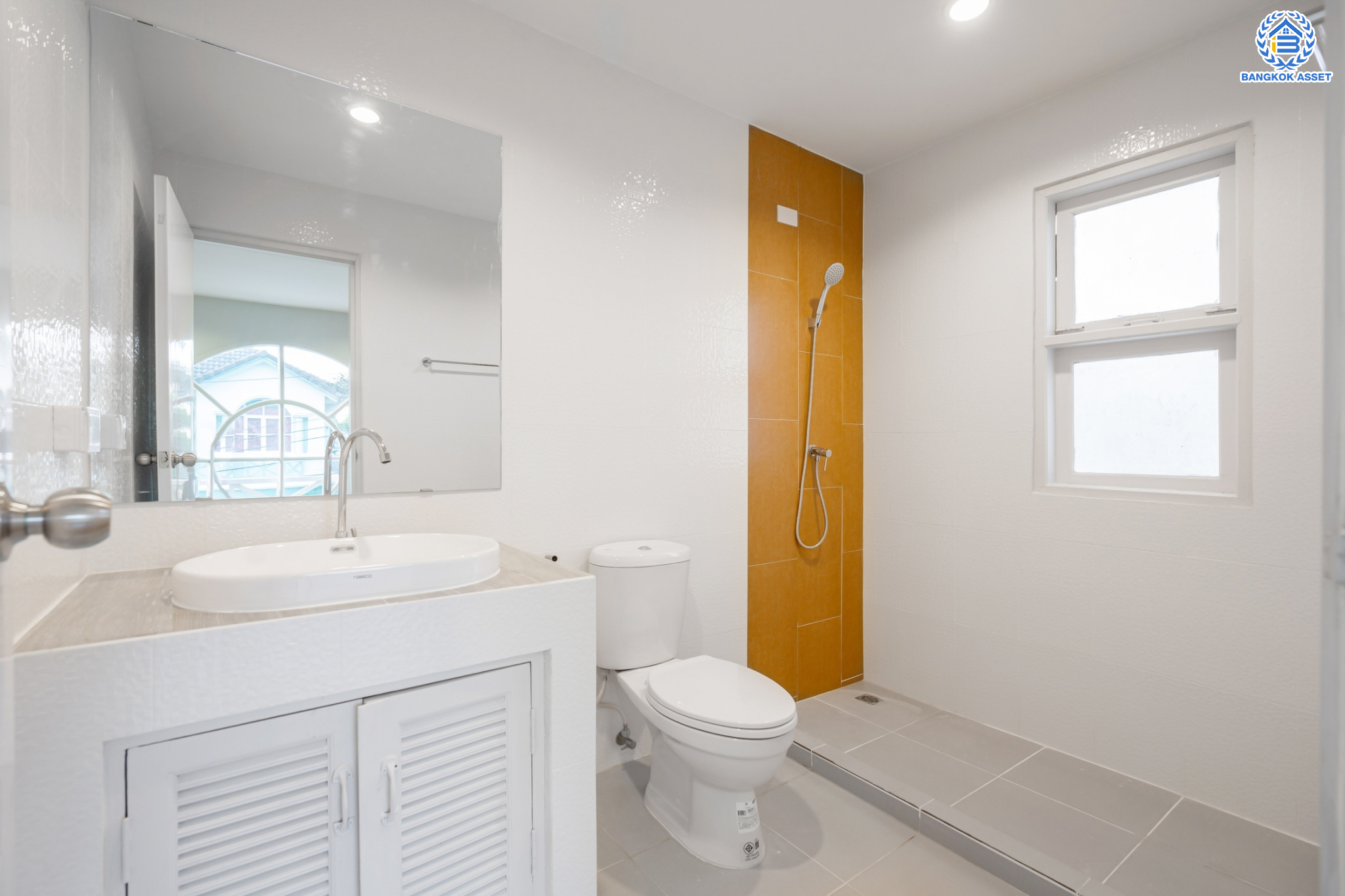 บ้านมือสองตกแต่งใหม่ ม.ชัยพฤกษ์ บางบัวทอง บ้านเดี่ยว หลังมุม แบรนด์ LH เนื้อที่ 92.3 ตร.ว. ฟังก์ชัน 3 ห้องนอน 4 ห้องน้ำ 1 ห้องแม่บ้าน จอดรถได้ถึง 3 คัน มีพื้นที่บริเวณบ้านกว้างขวางกว่า 195 ตร.ม. พร้อม Facilities ครบครัน บนทำเลเดินทางสะดวก ติดถนนบางกรวย-ไทรน้อย ใกล้เซ็นทรัลเวสต์เกต และรถไฟฟ้าสายสีม่วง "สถานีบางพลู"